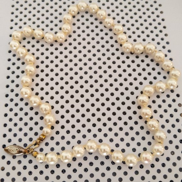 Vintage Faux Pearl Bracelet Cream White Metal Clasp Classic Preppy Wedding Bead - Picture 1 of 4